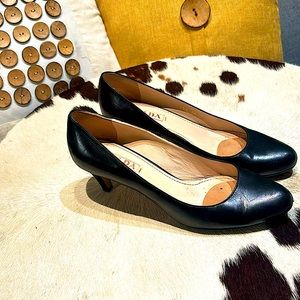 Prada authentic black leather heels. In good condition. Size 8 1/2.